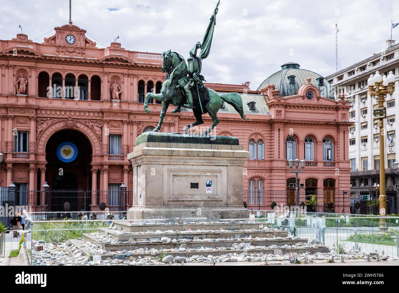 Monument du général Manuel Belgrano, Plaza de Mayo, Buenos Aires, Argentine, 13 novembre 2023. Photo : David Rowland / One-Image.com Banque D'Images