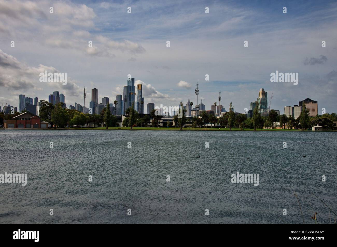 Paysage urbain de Melbourne depuis Albert Park Banque D'Images