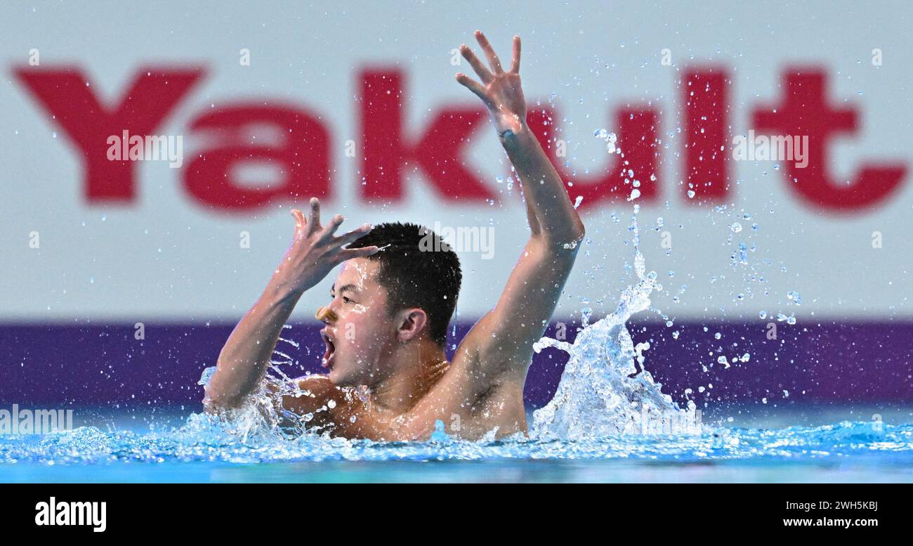 Doha, Qatar. 7 février 2024. Yang Shuncheng, de Chine, se produit lors de la finale libre masculine de natation artistique aux Championnats du monde de natation aquatique à Doha, Qatar, le 7 février 2024. Crédit : Xia Yifang/Xinhua/Alamy Live News Banque D'Images