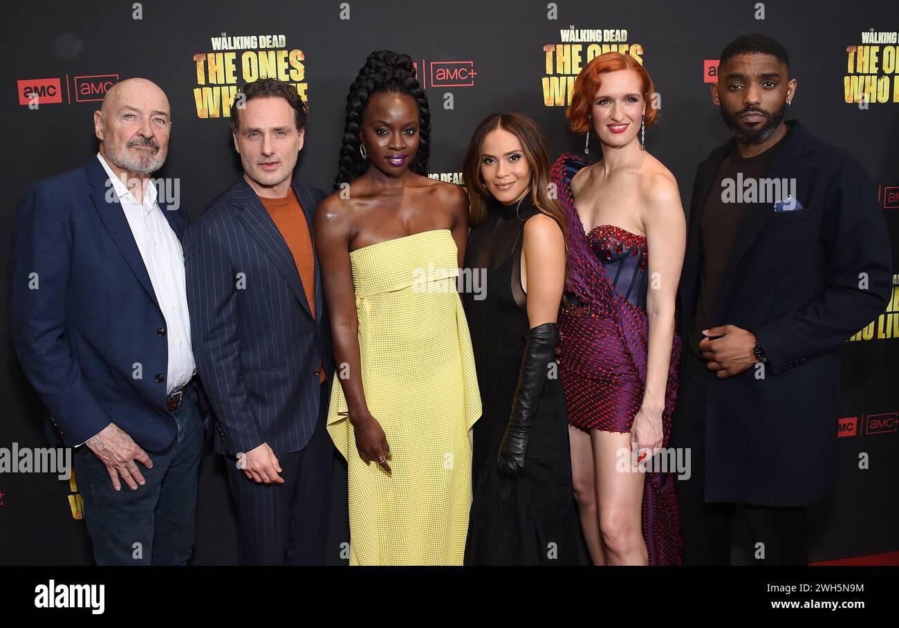 Los Angeles, États-Unis. 07 février 2024. Terry O'Quinn, Andrew Lincoln, Danai Gurira, Lesley-Ann Brandt, Breeda Wool et Craig Tate arrivant à l'événement sur le tapis rouge « The Walking Dead : The Ones Who Live » qui s'est tenu au Linwood Dunn Theater le 7 février 2024 à Los Angeles, CA. © Lisa OConnor/AFF-USA.com crédit : AFF/Alamy Live News Banque D'Images