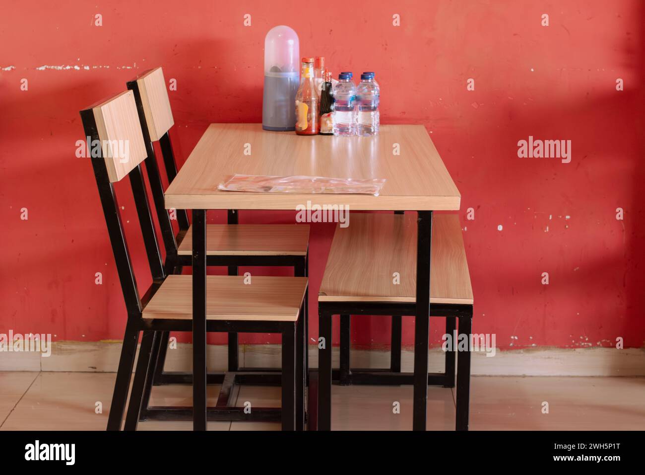 Table au restaurant de poulet Geprek Banque D'Images