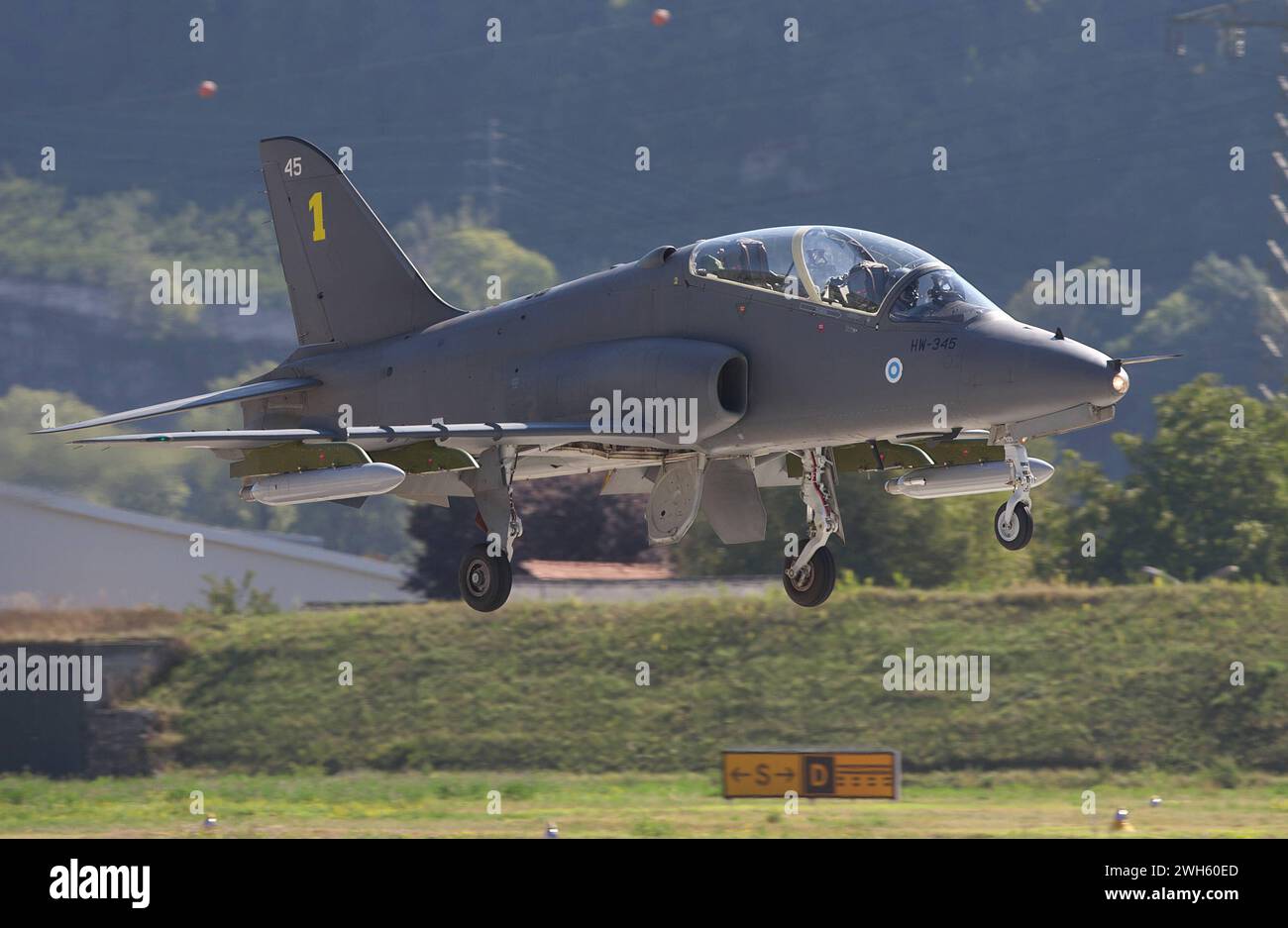 Kampfflugzeuge der finnischen Luftwaffe vom Typ Hawker Siddley HS-1182 Hawk an der Breitling Airshow à Sion Schweiz AM 16. Septembre 2011. Kampfflugzeuge der finnischen Luftwaffe vom Typ Hawker Siddley HS-1182 Hawk an der Breitling Airshow à Sion Schweiz AM 16. Septembre 2011. Sion Kanton Wallis Schweiz *** Hawker Siddley HS 1182 Hawk chasseur de l'armée de l'air finlandaise au Breitling Airshow à Sion Suisse le 16 septembre 2011 Hawker Siddley HS 1182 Hawk chasseur de l'armée de l'air finlandaise au Breitling Airshow à Sion Suisse le 16 septembre, 2011 Sion Canton Val Banque D'Images