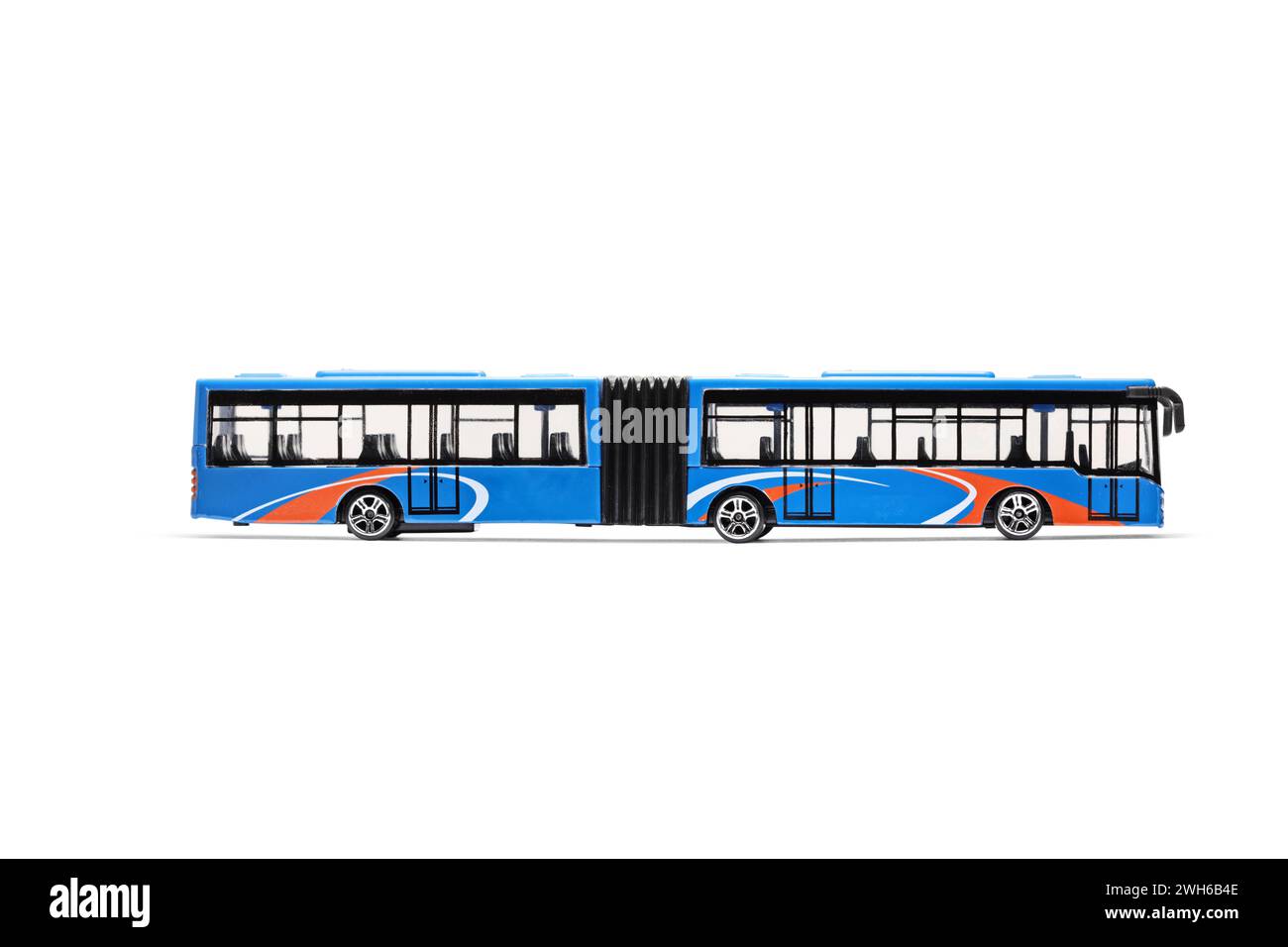 Autobus urbain articulé isolé sur fond blanc Banque D'Images