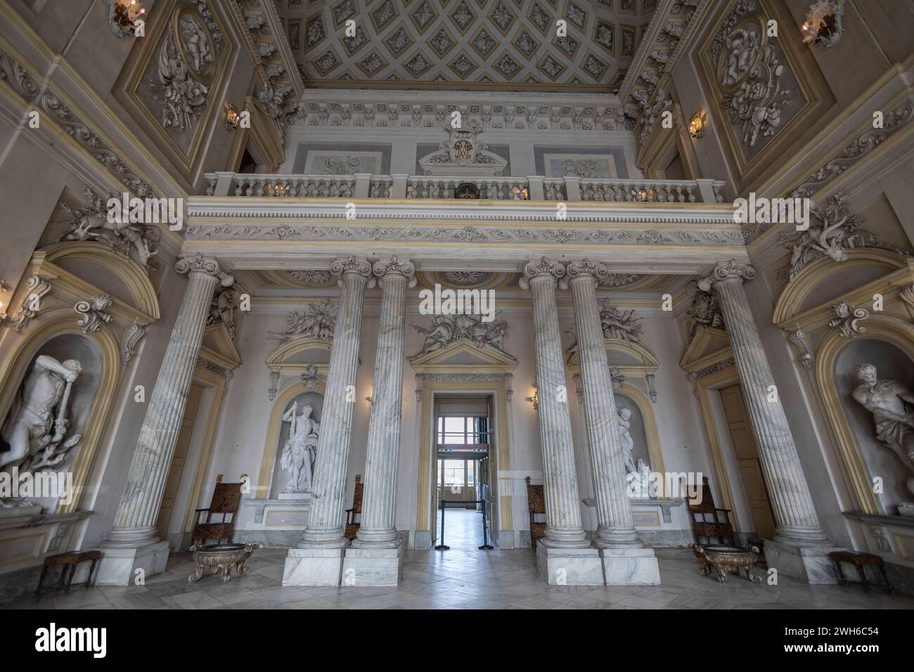 RACCONIGI, ITALIE, 14 MAI 2023 - la grande salle d'Hercule dans le château de Racconigi, province de Cuneo, Piémont, Italie Banque D'Images
