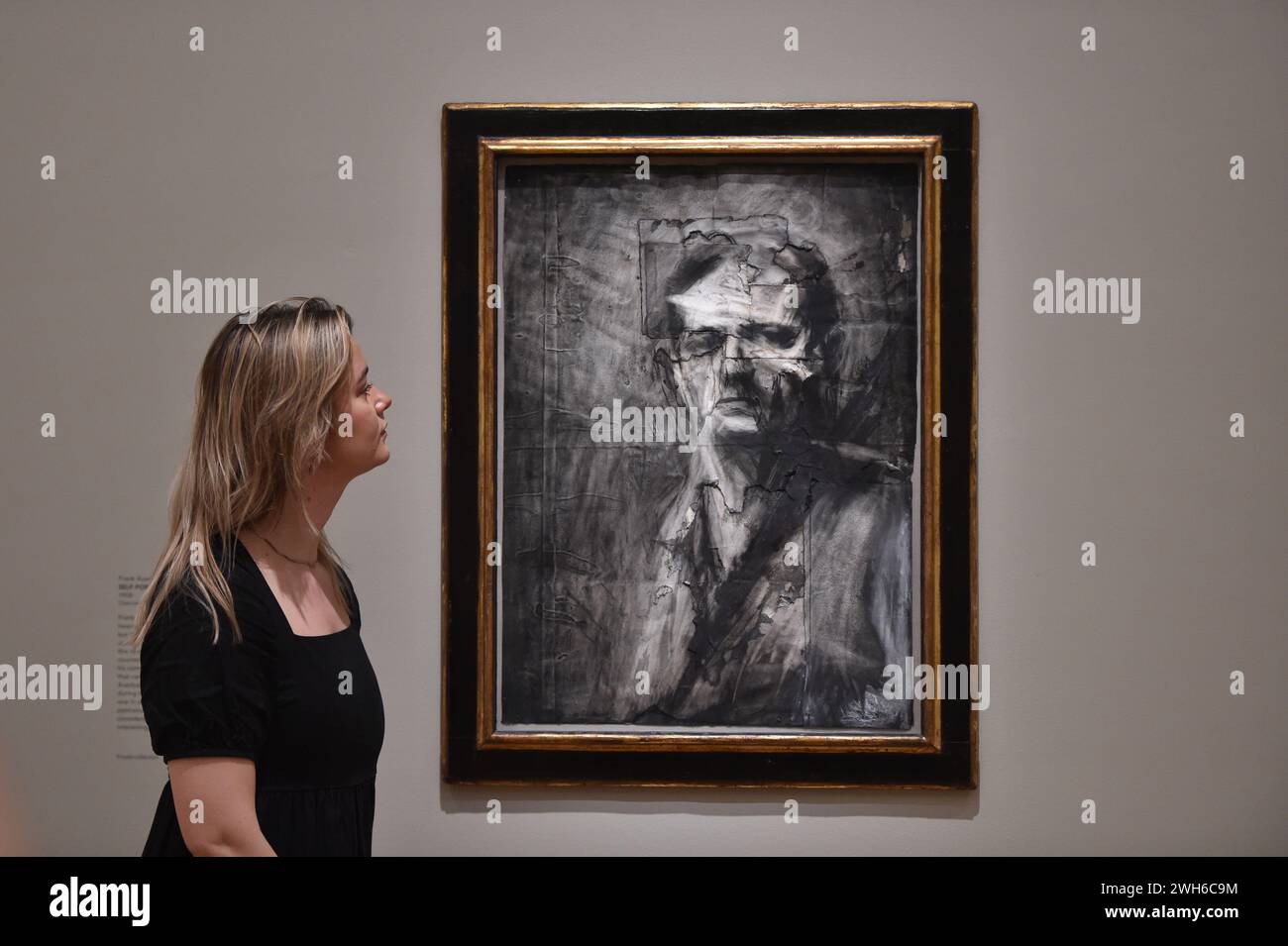 Londres, Angleterre, Royaume-Uni. 8 février 2024. La Courtauld Gallery de Londres dévoile l'exposition inaugurale consacrée aux Charcoal Heads de Frank Auerbach. Comprenant dix-sept portraits à grande échelle et une sélection de peintures des années 1950 et 1960, mettant en valeur le développement artistique précoce d'Auerbach. (Crédit image : © Thomas Krych/ZUMA Press Wire) USAGE ÉDITORIAL SEULEMENT! Non destiné à UN USAGE commercial ! Banque D'Images