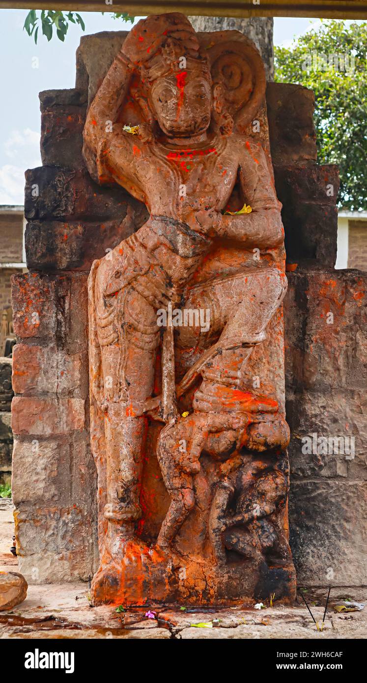 Statue du Seigneur Hanuman sur le campus du temple Shri Pataleshwar, Malhar, Bilaspur, Chhattisgarh, Inde. Banque D'Images