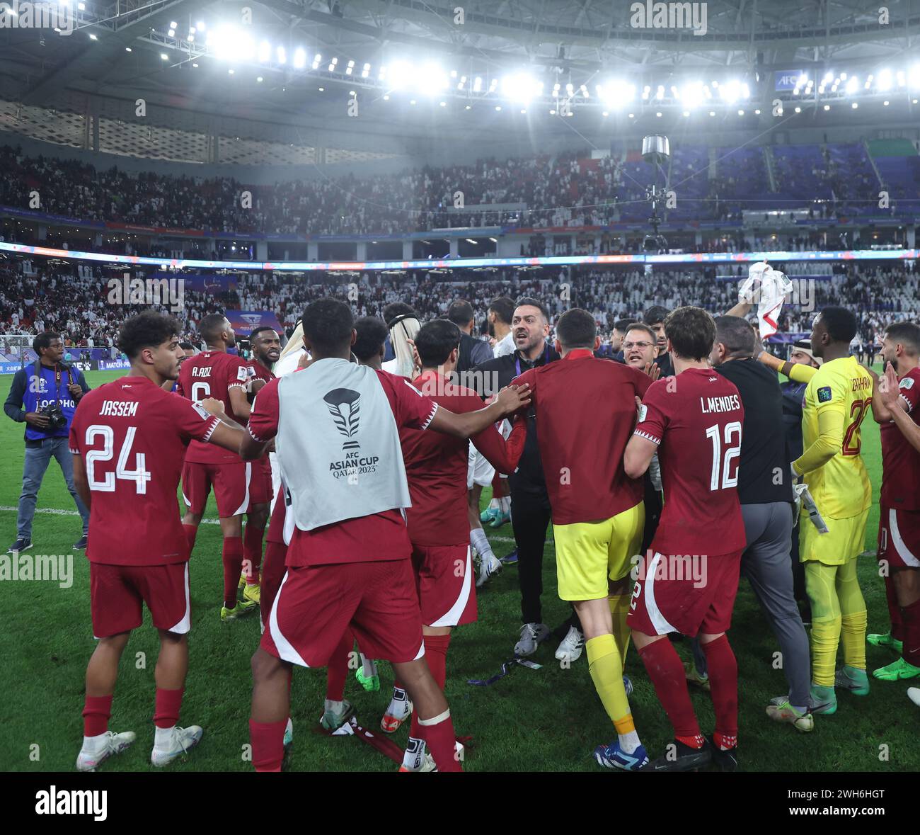 DOHA, QATAR - 07 FÉVRIER : les joueurs Jassem Gaber, Lucas Mendes du Qatar célèbrent la demi-finale de la Coupe d'Asie de l'AFC entre l'Iran et le Qatar à Banque D'Images