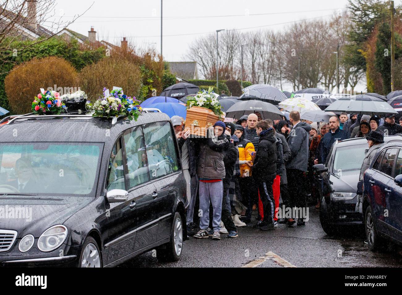 Le cercueil de Blake Newland est réalisé dans la maison de sa grand-mère à Limavady, Co Londonderry. Blake, 17 ans, a été poignardé à mort à Limavady vendredi soir. Date de la photo : jeudi 8 février 2024. Banque D'Images