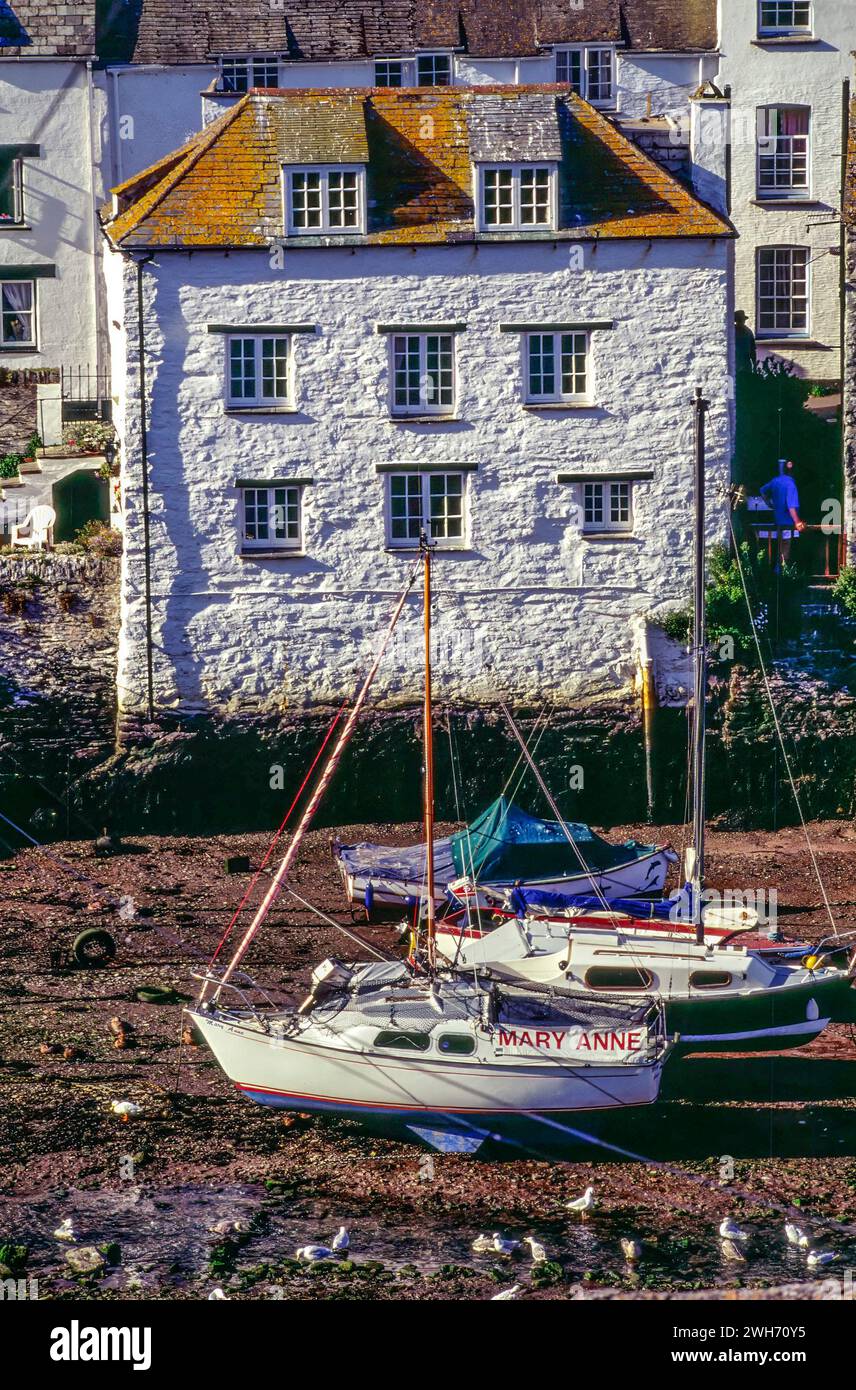 Polperro Harbour, niveau de marée basse, Cornwall, Angleterre, Royaume-Uni, Europe, 2001 Banque D'Images