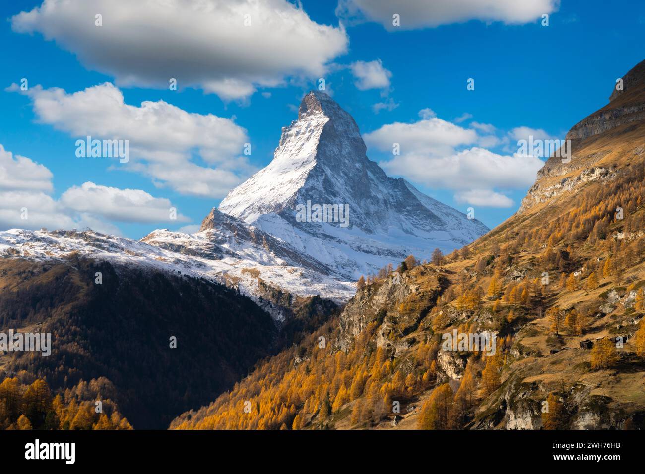 Belle vue de paysage de Matterhorn en automne à Zermatt, Suisse. Banque D'Images