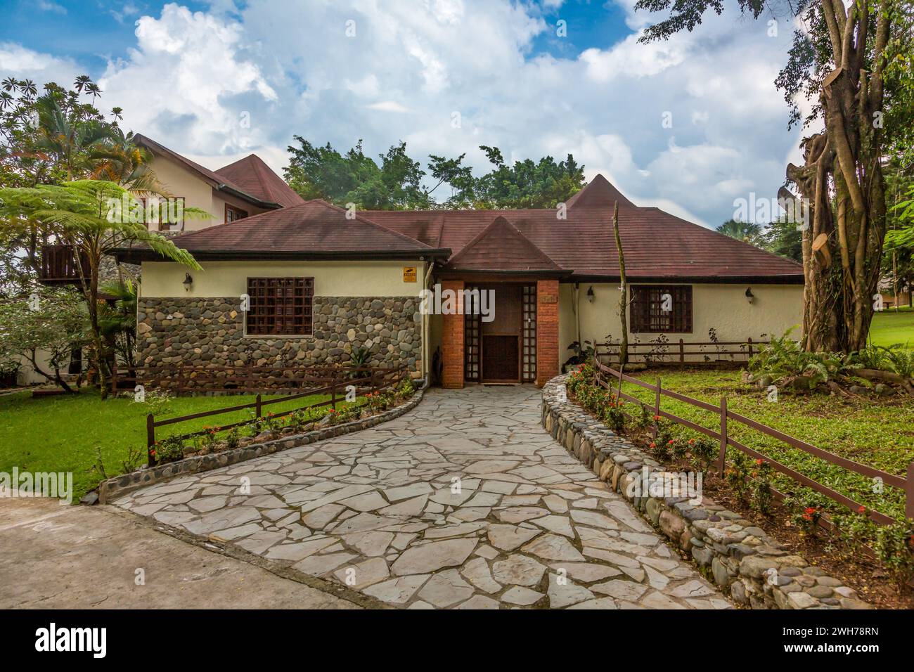Maison de gardien au camp de jeunes de l'Église de Jésus-Christ des Saints des derniers jours à Bonao, République Dominicaine. Banque D'Images