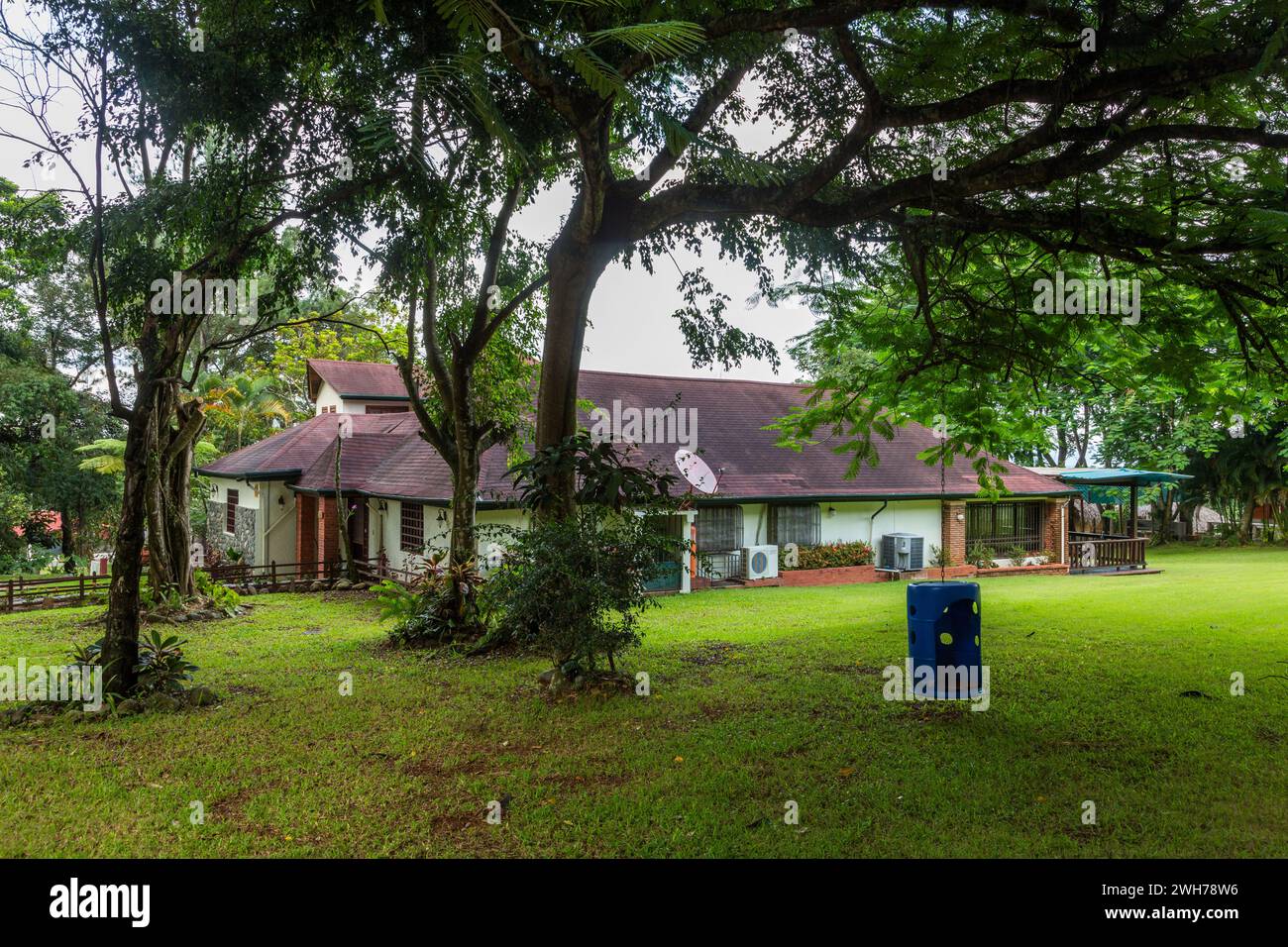 Maison de gardien au camp de jeunes de l'Église de Jésus-Christ des Saints des derniers jours à Bonao, République Dominicaine. Banque D'Images