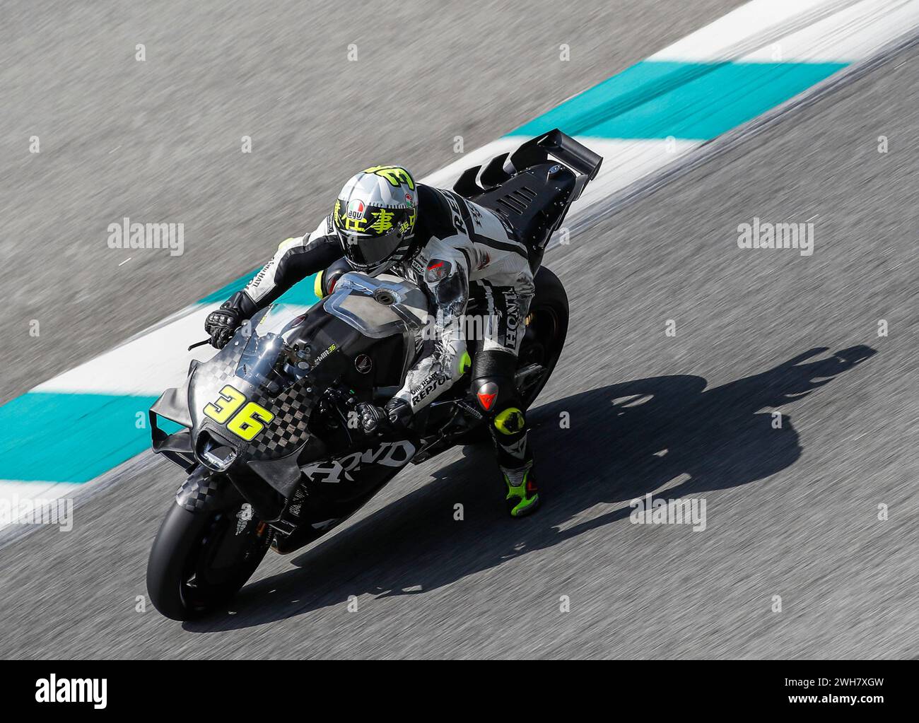 Kuala Lumpur, Malaisie. 08th Feb, 2024. Le pilote espagnol Joan Mir de l'écurie Repsol Honda vue en action lors des essais officiels du MotoGP de Sepang sur le circuit international de Sepang. (Photo de Wong Fok Loy/SOPA images/SIPA USA) crédit : SIPA USA/Alamy Live News Banque D'Images