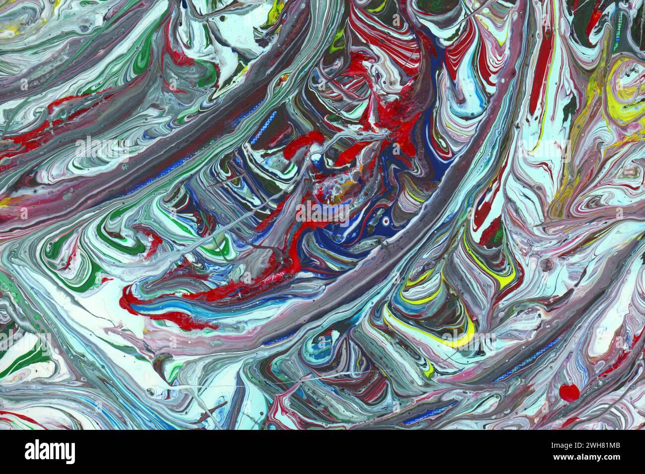Couleurs mélangées. Coulage acrylique et fluide Art. Effet marbré tourbillonnant où la peinture acrylique liquide est versée sur un fond de toile. Banque D'Images