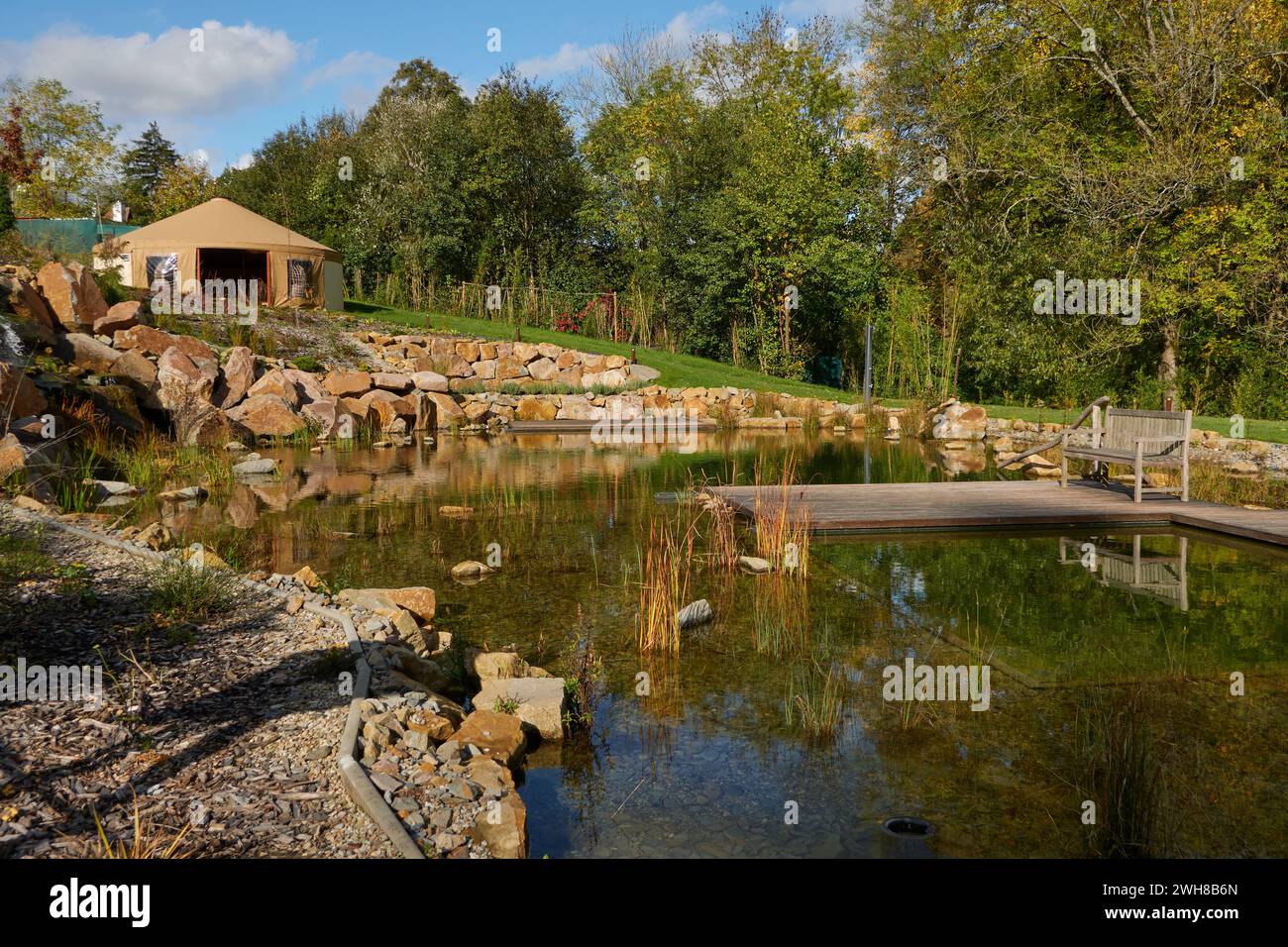 Luhacovice, République tchèque - 28 octobre 2023 - le jardin de la Maison Augustinienne par un après-midi d'automne ensoleillé Banque D'Images