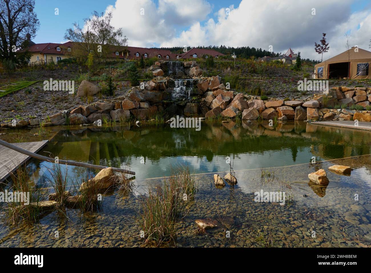 Luhacovice, République tchèque - 28 octobre 2023 - le jardin de la Maison Augustinienne par un après-midi d'automne ensoleillé Banque D'Images