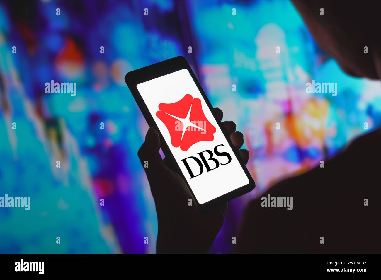 Dans cette illustration photo, le logo de DBS Group Holdings est affiché sur un écran de smartphone. Banque D'Images