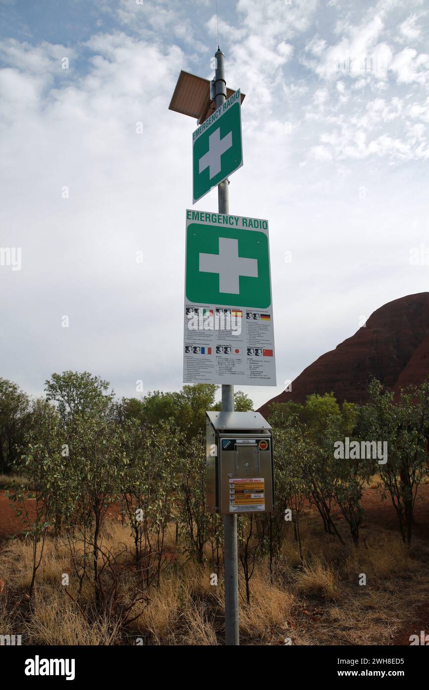 Radio d'urgence, parc national Uluṟu-Kata Tjuṯa, Ayers Rock, Australie Banque D'Images