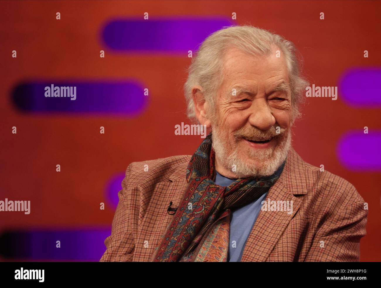 USAGE ÉDITORIAL EXCLUSIF. Sir Ian McKellen pendant le tournage du Graham Norton Show au BBC Studioworks 6 Television Centre, Wood Lane, Londres, qui sera diffusé sur BBC One vendredi soir. Date de la photo : jeudi 8 février 2024. Banque D'Images