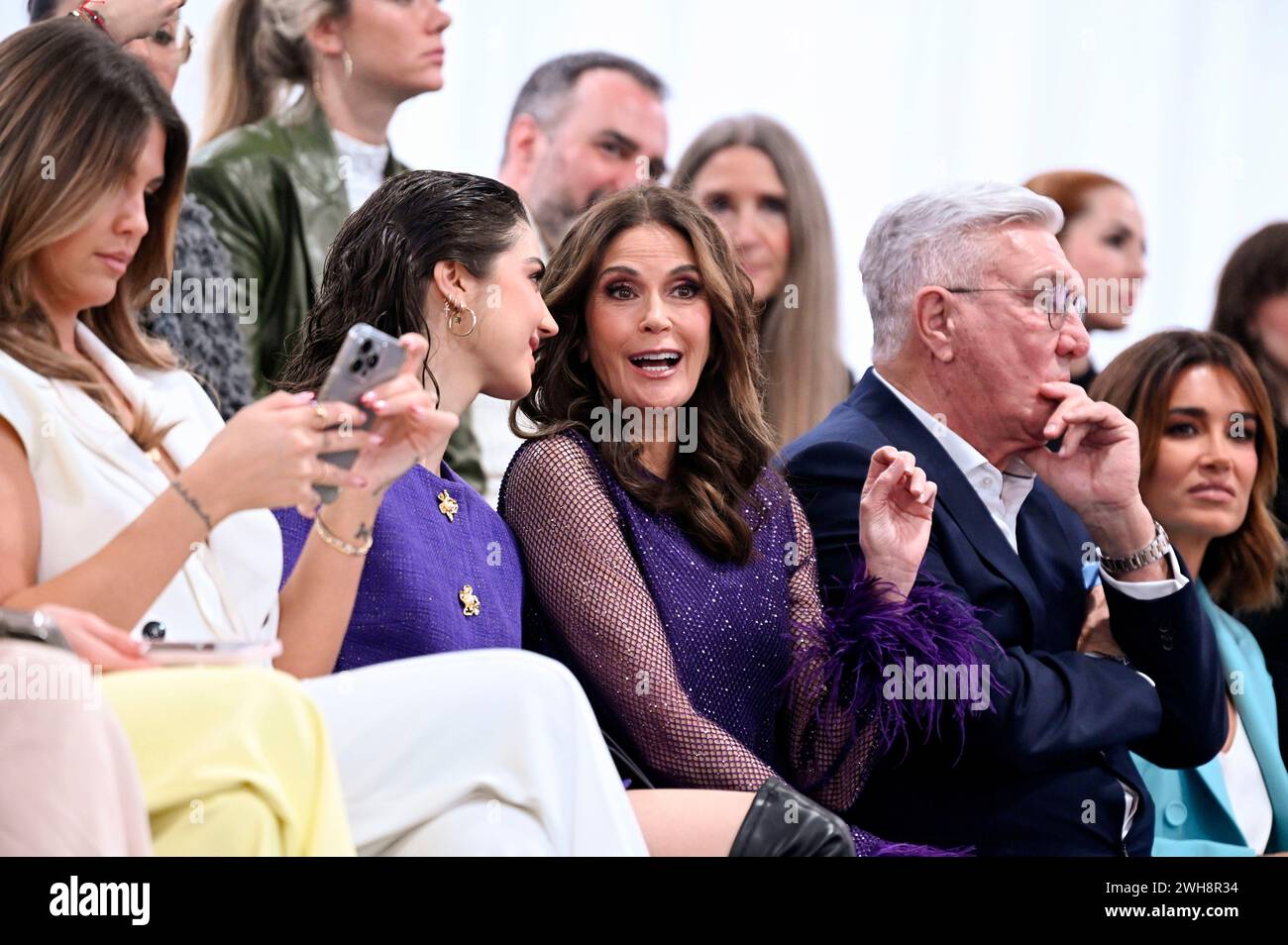 Emerson Tenney, Teri Hatcher und Helmut Schlotterer BEI der Marc Cain Fashion Show auf der Berlin Fashion week automne/hiver 2024 in der Arena Berlin. Berlin, 06.02.2024 Banque D'Images