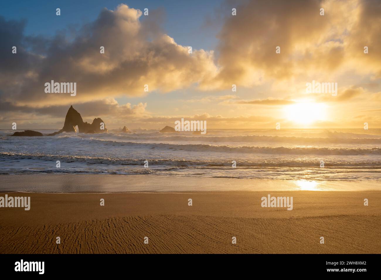 Martin's Beach au coucher du soleil pendant la tempête hivernale Banque D'Images