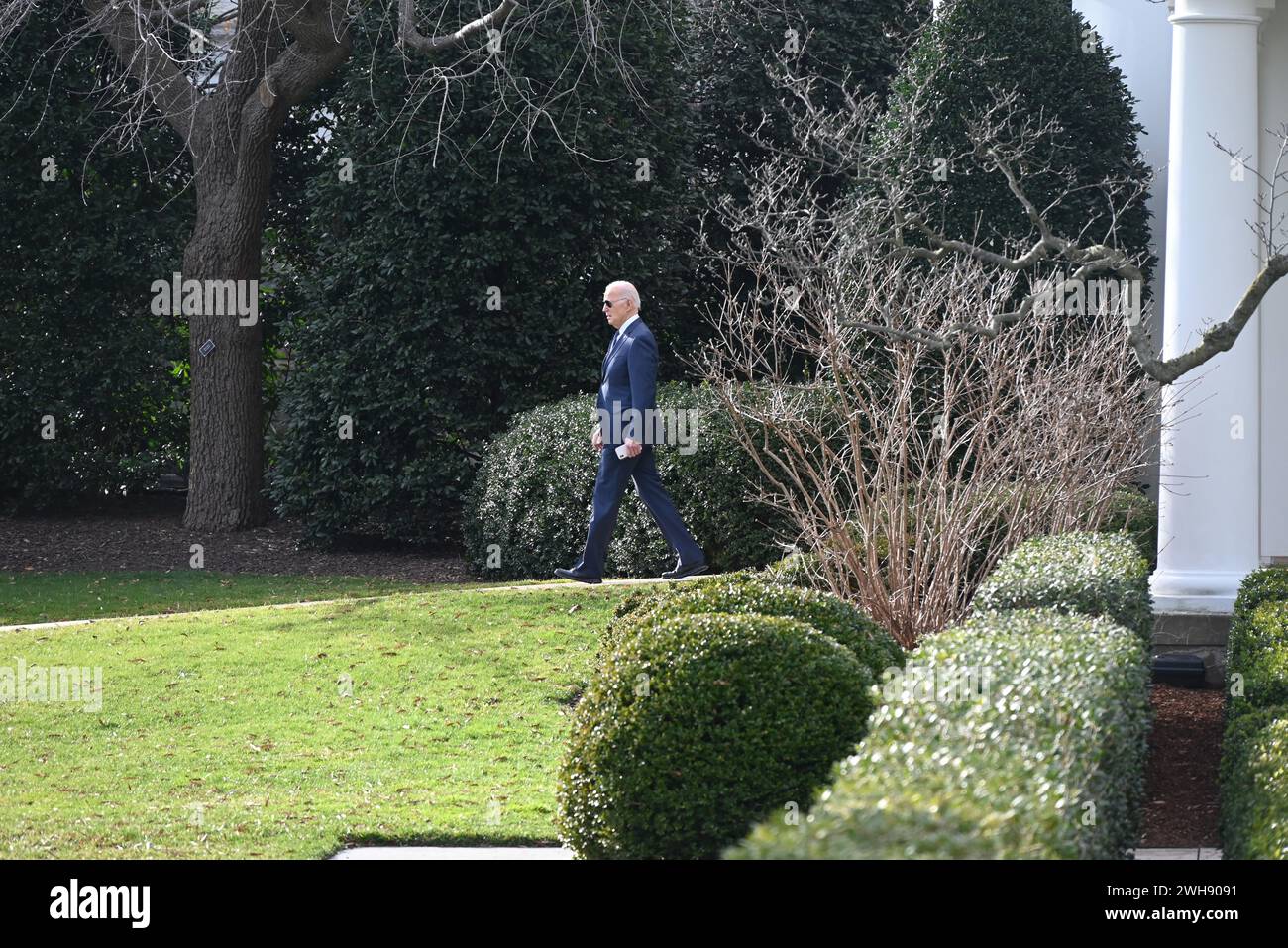 Le président américain Joe Biden quitte le bureau ovale de la Maison Blanche et il marche vers Marine One pour un voyage à Leesburg, en Virginie. Le président américain Joe Biden quitte la pelouse sud de la Maison Blanche à Washington, D.C, États-Unis. L'avocat spécial Robert Hur a annoncé qu'il y avait des preuves que le président américain Joe Biden avait délibérément conservé et divulgué des documents classifiés après sa vice-présidence, mais qu'il ne serait pas inculpé. Le président Joe Biden n'a pas parlé aux journalistes alors qu'il quittait la Maison Blanche jeudi après-midi. Banque D'Images