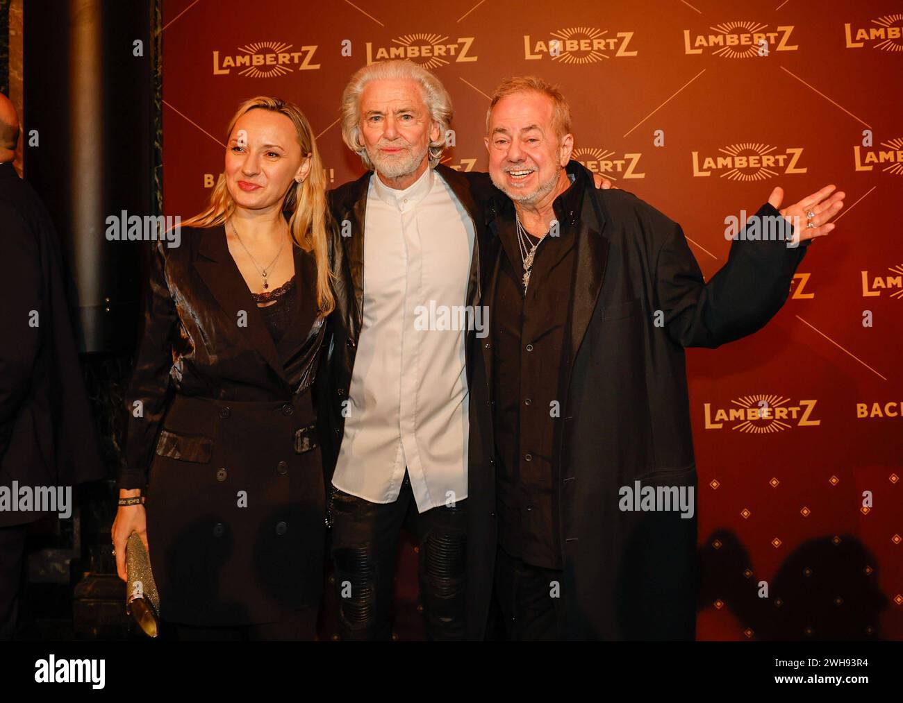 Natallia Zerlett, Dr Hermann Buehlbecker, Helmut Zerlett LAMBERTZ MONDAY NIGHT 2024 Chocolate & Fashion Party - Back Again im alten Wartesaal am Dom, Koeln. *** Natallia Zerlett, Dr Hermann Buehlbecker, Helmut Zerlett LAMBERTZ LUNDI SOIR 2024 Fashion Party chocolat retour dans l'ancienne salle d'attente de la cathédrale de Cologne Banque D'Images