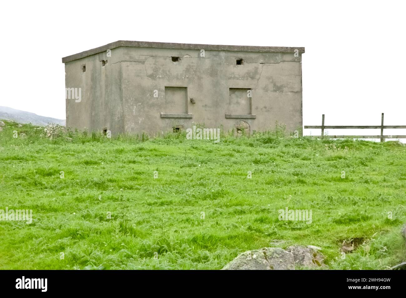 Construction de la base abandonnée (2010) de la RAF (construite entre 1954 et 1974 à Gallan Head sur Lewis Island, Écosse, Royaume-Uni. (Tourné en 2019) Banque D'Images