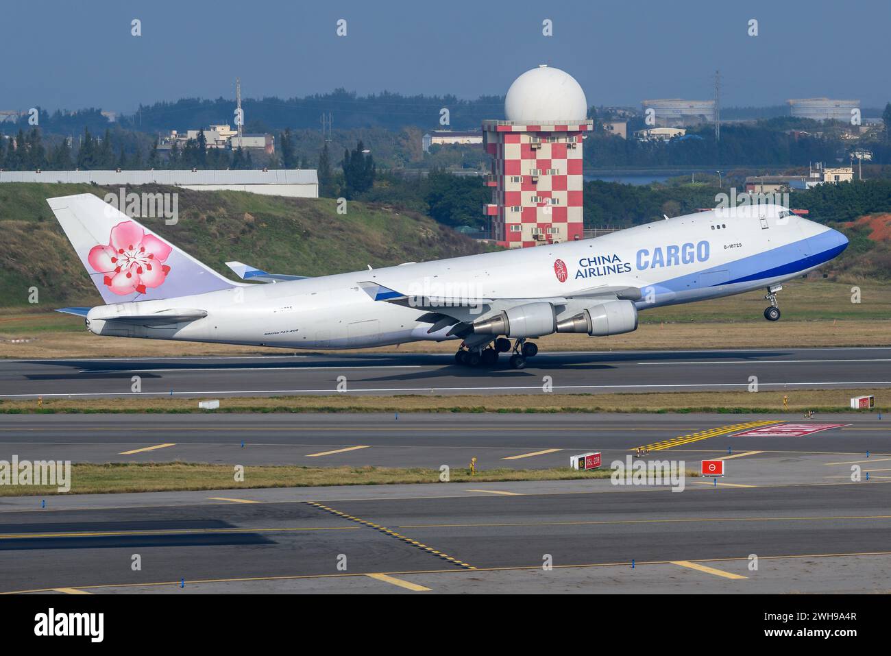 Un Boeing 747 cargo de China Airlines décolle. Avion 747-400F de China Airlines. Départ de l'avion 747F. Banque D'Images