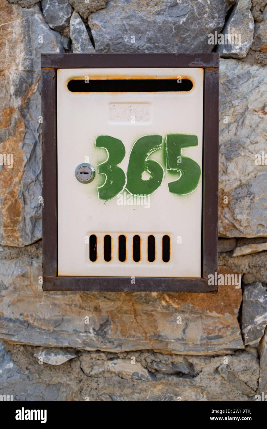 Le numéro d'adresse du boîtier de la porte de la maison 365 Banque D'Images