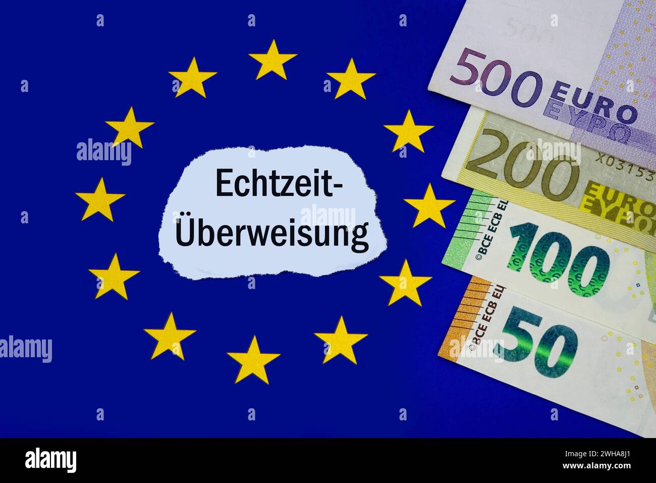 Europäische Union und Echtzeit-Überweisung Europäische Union und Echtzeit-Überweisung, 09.02.2024, Borkwalde, Brandenburg, Auf einem eu-Symbol befindet sich der Schriftzug Echtzeit-Überweisung neben verschiedenen Geldscheinen. *** Union européenne et virement bancaire en temps réel Union européenne et virement bancaire en temps réel, 09 02 2024, Borkwalde, Brandebourg, sur un symbole de l'UE se trouve le lettrage virement bancaire en temps réel à côté de divers billets Banque D'Images