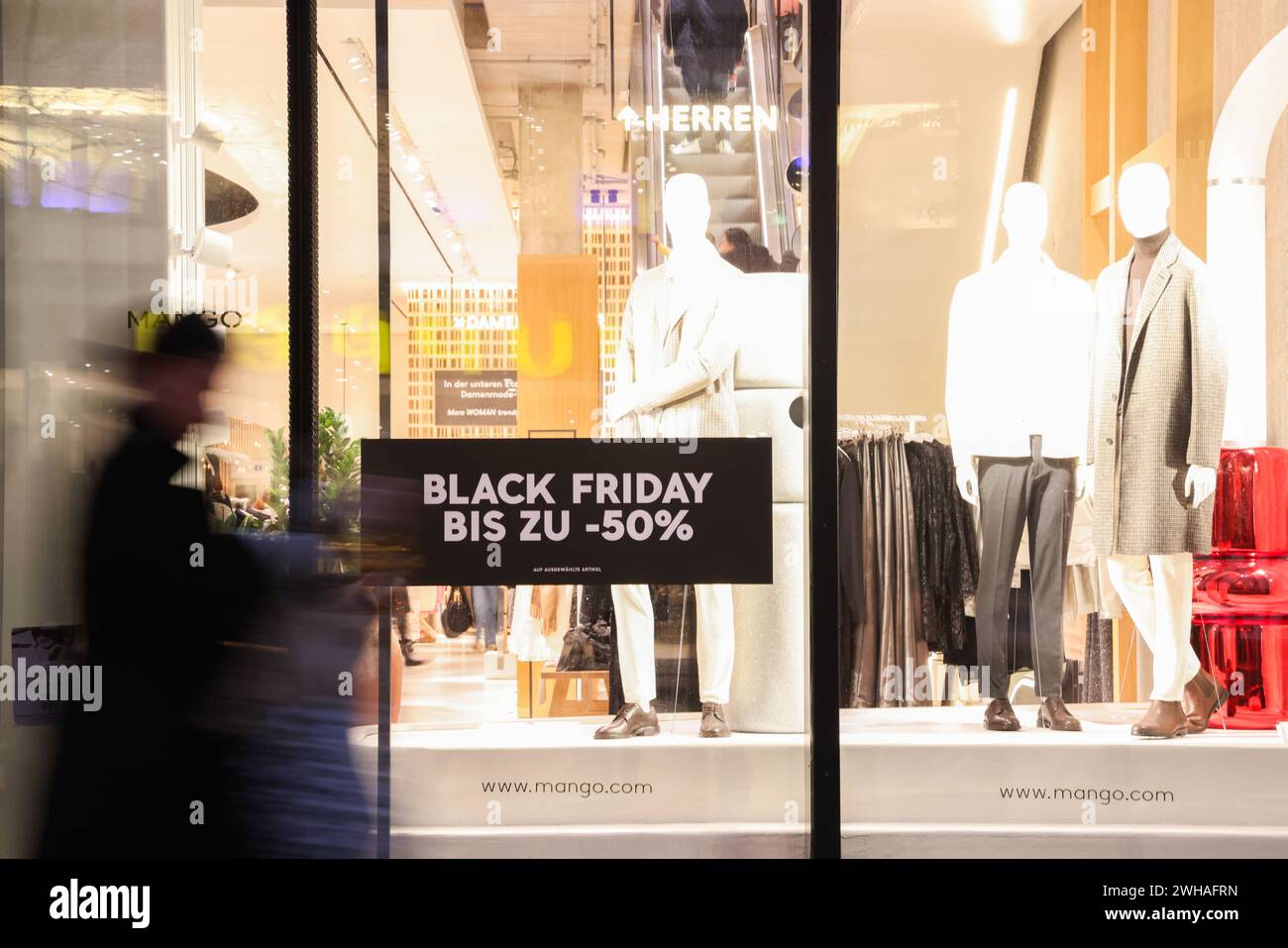 Semaine noire : Vorbereitung auf den Black Friday in Düsseldorf Fußgängerzonen in der Black week in Düsseldorf am 21.11.2023. AM 24.11.23 ist der Black Friday .* zones piétonnes pendant la semaine noire à Duesseldorf le 21 novembre 2023. Le Black Friday aura lieu le 24 novembre 2023. Düsseldorf Nordrhein-Westfalen Deutschland Copyright : xPieroxNigrox Banque D'Images