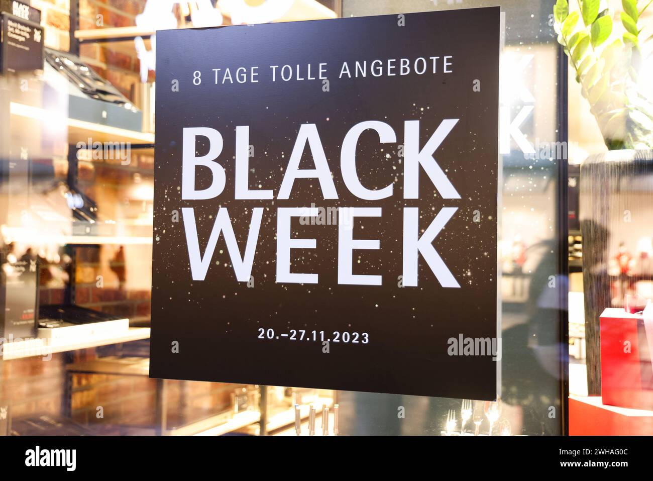 Semaine noire : Vorbereitung auf den Black Friday in Düsseldorf Fußgängerzonen in der Black week in Düsseldorf am 21.11.2023. AM 24.11.23 ist der Black Friday .* zones piétonnes pendant la semaine noire à Duesseldorf le 21 novembre 2023. Le Black Friday aura lieu le 24 novembre 2023. Düsseldorf Nordrhein-Westfalen Deutschland Copyright : xPieroxNigrox Banque D'Images