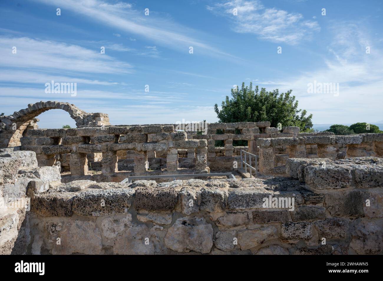 Vestiges de Mansur el-Aqeb avec trois périodes de temps distinctes : A. période du second Temple (Ier siècle EC) Une ferme appartenant à une famille juive B. Byzan Banque D'Images