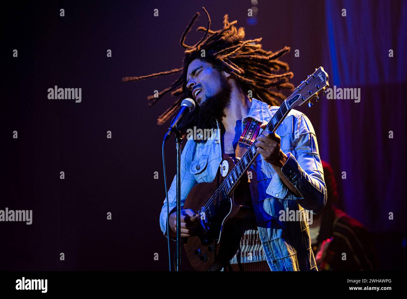 Bob Marley : One Love (2024) réalisé par Reinaldo Marcus Green et mettant en vedette Kingsley Ben-Adir dans le rôle du légendaire musicien de reggae Bob Marley. Photographie publicitaire ***USAGE ÉDITORIAL SEULEMENT***. Crédit : BFA / Chiabella James / Paramount Pictures Banque D'Images