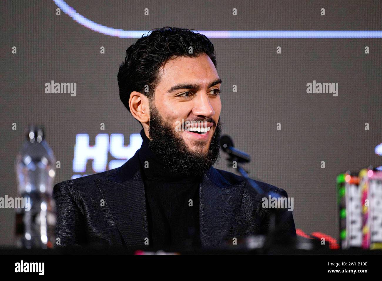 LONDRES, ROYAUME-UNI. 08 févr. 24. Hamzah Sheeraz lors de la Queensberry Fight week Sheeraz vs Williams Conférence de presse à Echo Building le jeudi 08 février 2024 à LONDRES, ANGLETERRE. Crédit : Taka G Wu/Alamy Live News Banque D'Images