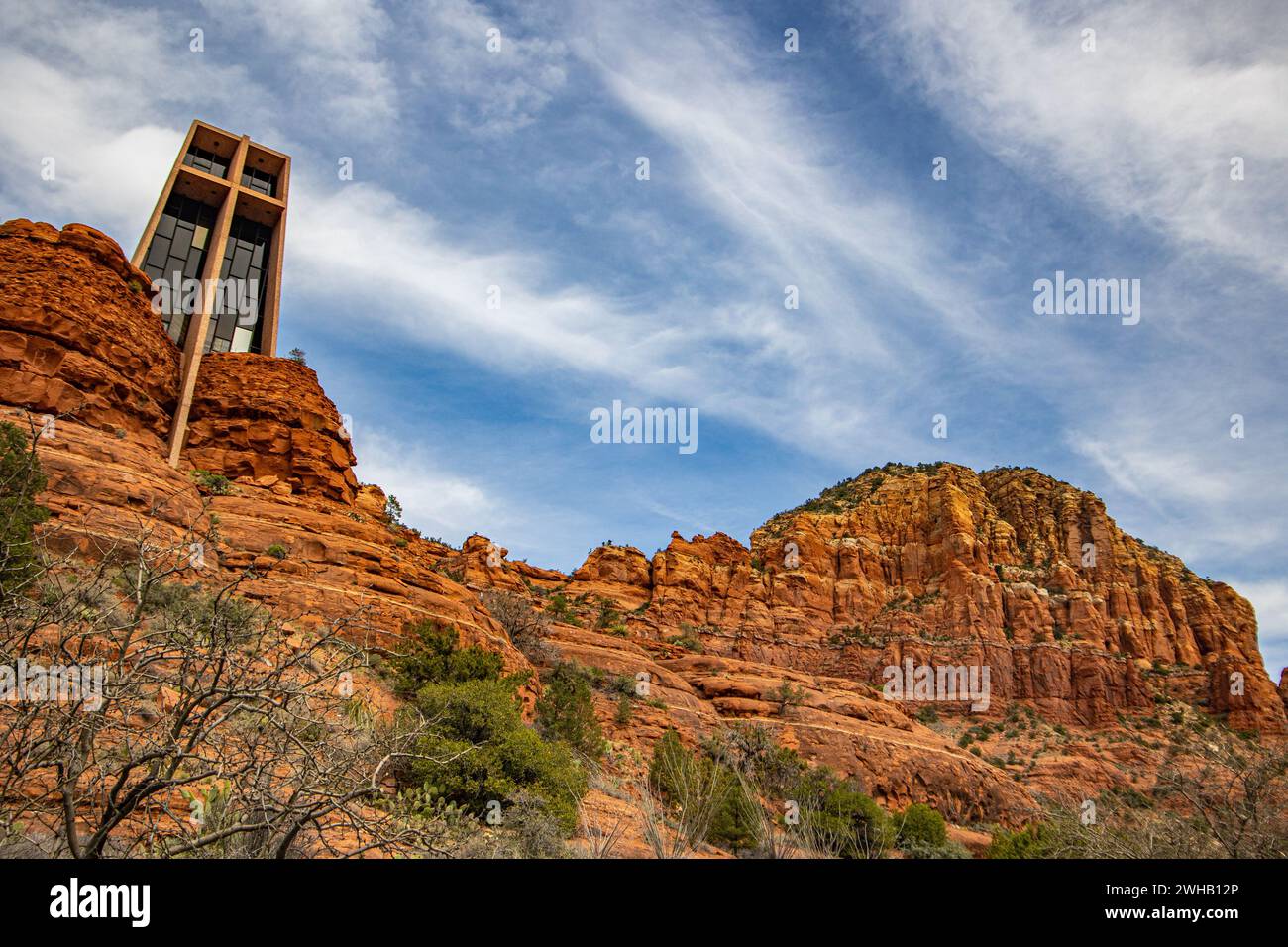La chapelle de la Sainte-Croix est une chapelle catholique romaine construite de 1954 à 1956 dans les buttes de roche rouge de Sedona, Arizona, dans le Coconino Natio Banque D'Images