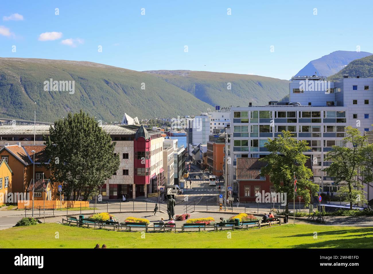 Tromsoe, Norvège 07/31/2023 la rue et le parc dans la ville norvégienne Tromsoe en été Banque D'Images