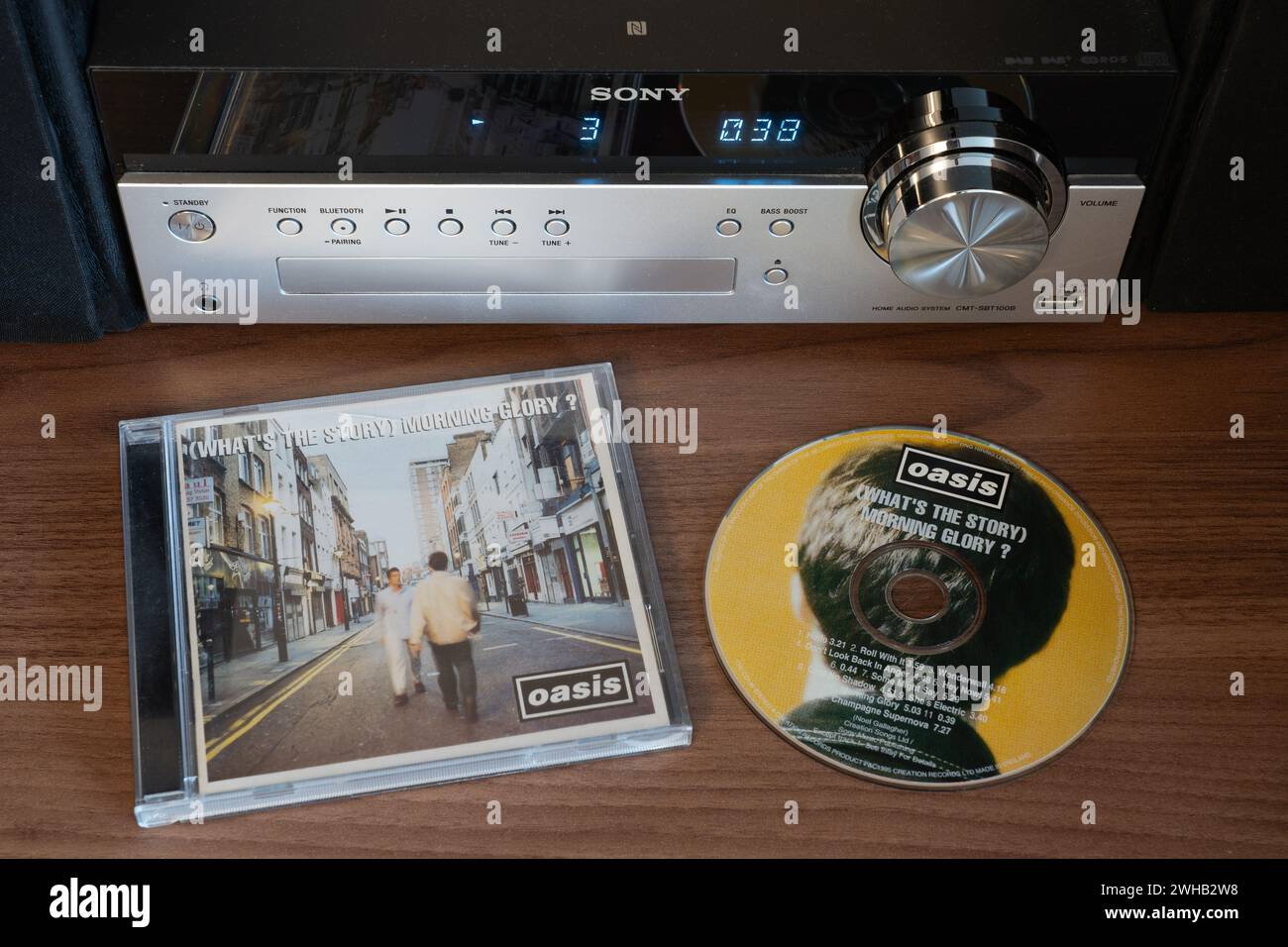 (Quelle est l'histoire) Morning Glory? Est le deuxième album studio du groupe de rock anglais Oasis. Sorti le 2 octobre 1995 et un album de Britpop majeur Banque D'Images