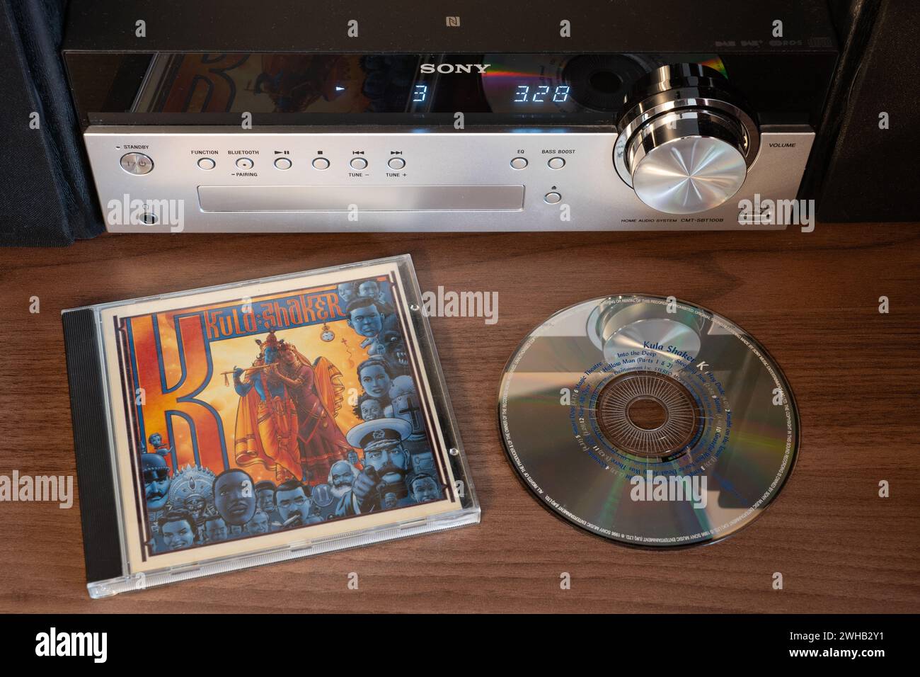 K Albums de Kula Shaker K est le premier album du groupe de rock psychédélique anglais Kula Shaker, sorti le 16 septembre 1996. Un album concept, sur le thème du mysticisme indien Banque D'Images