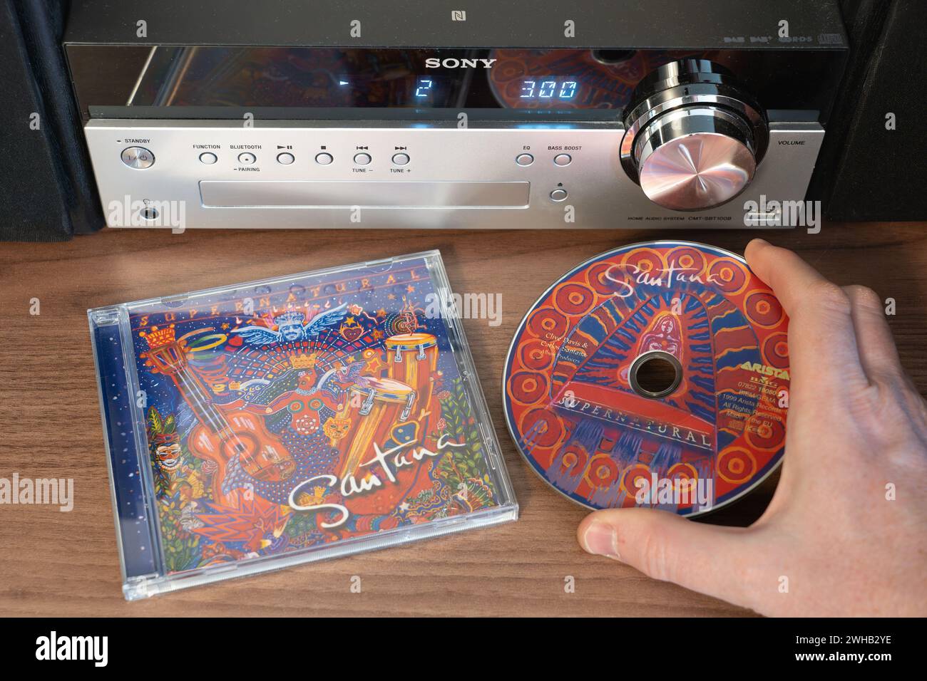 Supernatural Albums de Santana Supernatural est le dix-huitième album studio du groupe de rock américain Santana, sorti le 15 juin 1999. Ce fut un énorme succès commercial dans le monde entier Banque D'Images