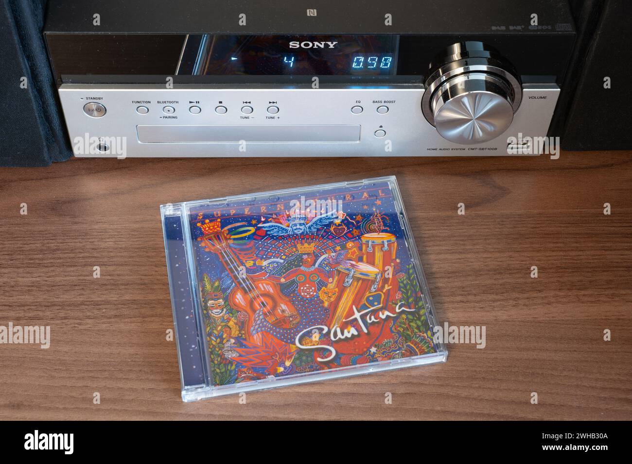 Supernatural Albums de Santana Supernatural est le dix-huitième album studio du groupe de rock américain Santana, sorti le 15 juin 1999. Ce fut un énorme succès commercial dans le monde entier Banque D'Images