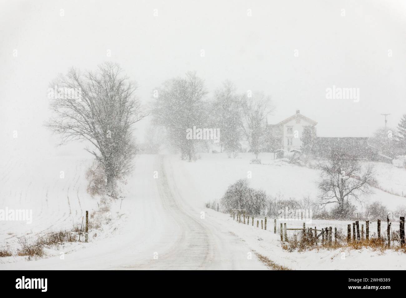Neige en janvier, dans un pays agricole rural, Mohawk Valley, État de New York, États-Unis. Banque D'Images
