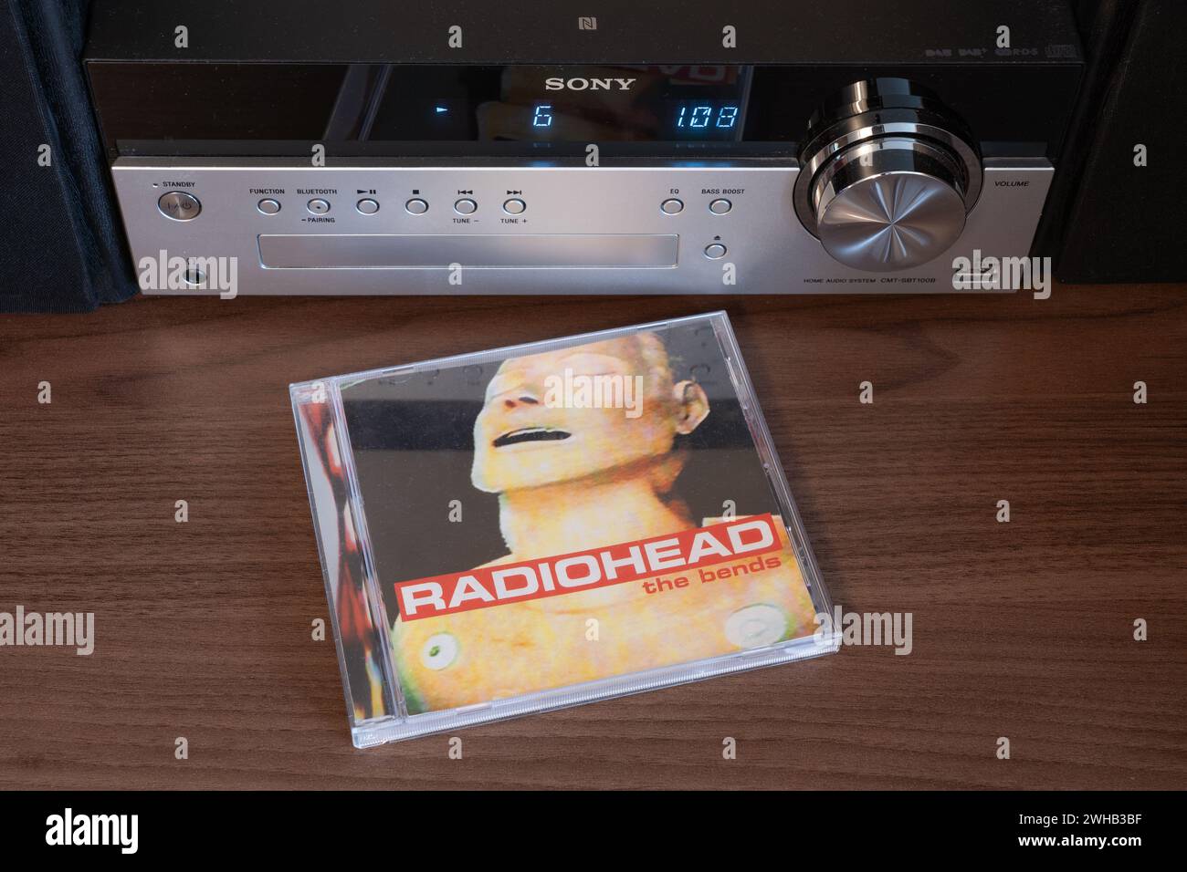 The Bends Albums de Radiohead The Bends The Bends est le deuxième album studio du groupe anglais Radiohead, sorti le 13 mars 1995 chez Parlophone. The Bends combine chansons de guitare et ballades Banque D'Images