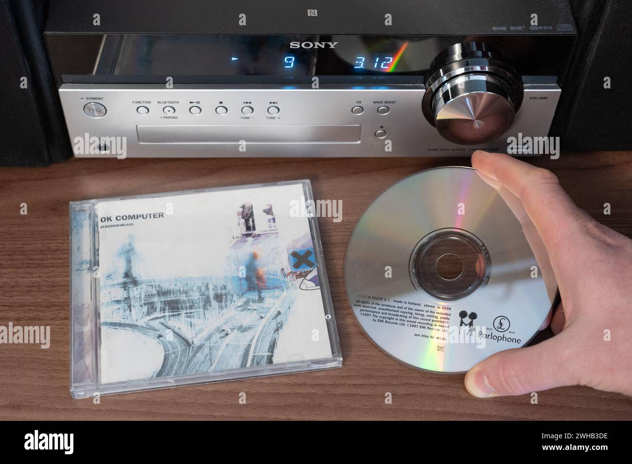 OK Computer Albums de Radiohead OK Computer Albums de Radiohead OK Computer Albums de Radiohead sorti en 1997. Il a des paroles abstraites, un son densément superposé et des influences éclectiques Banque D'Images