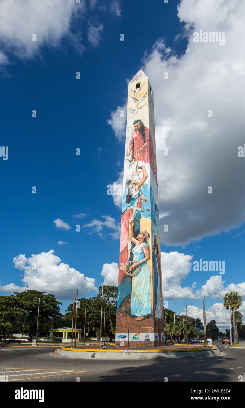 L'obélisque de Santo Domingo, République Domincaine honorant les sœurs Mirabal. Les sœurs étaient des combattants de la liberté contre le dictateur Rafael Trujillo, Banque D'Images