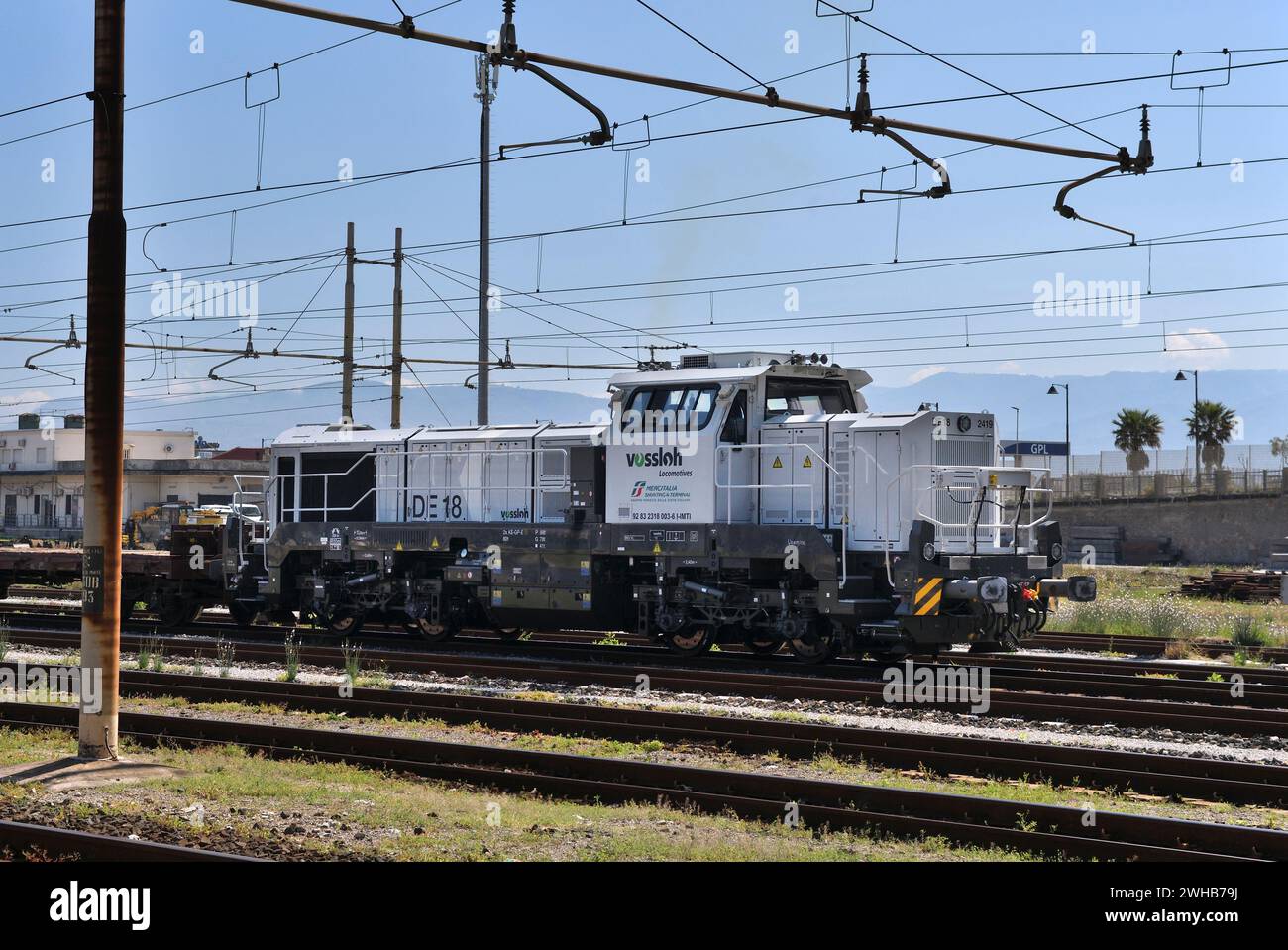 DE18 2419 ; classe DE18 ; diesel-électrique ; bo-bo ; vossloh ; kiel ; turbocompressé ; 75 km/h ; 2415 CH ; 12 cylindres ; vossloh DE 18 ; nouveau ; cabine centrale ; lancé en 2014 ; approuvé pour ita Banque D'Images