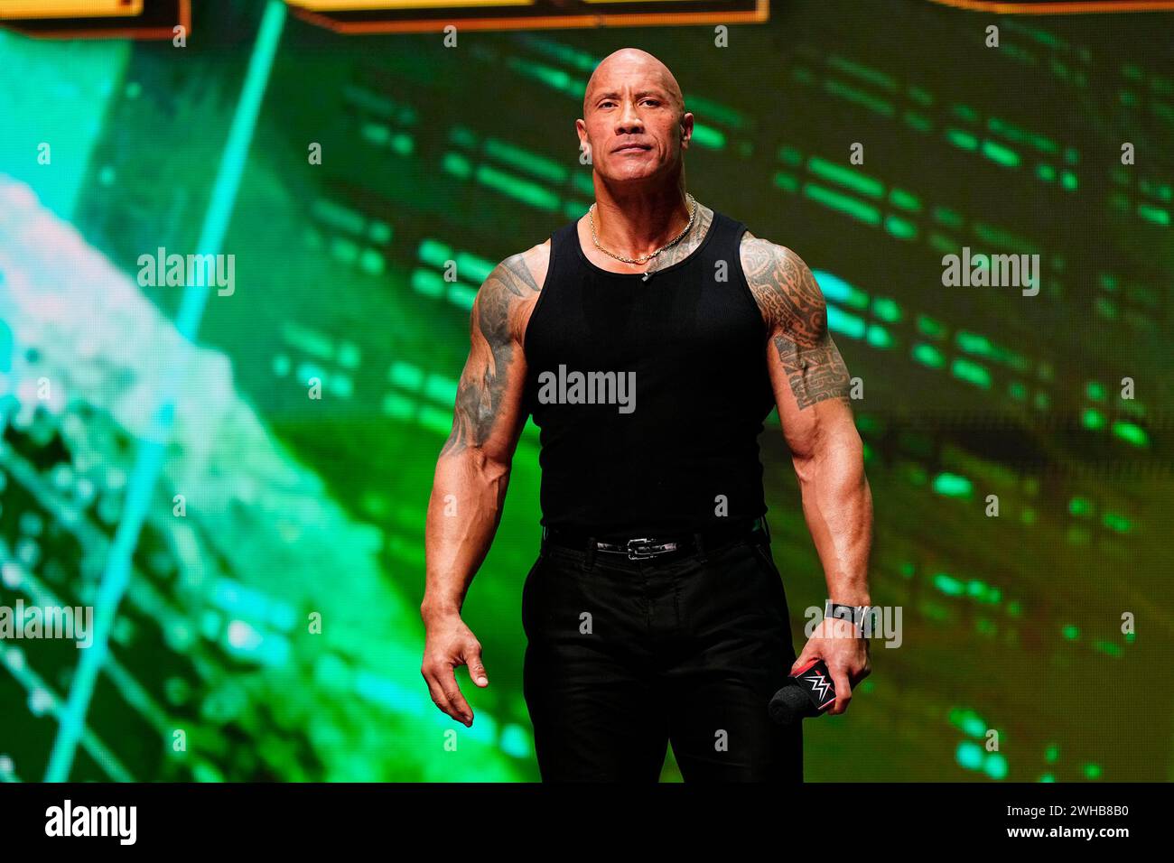 Las Vegas, Nevada, États-Unis. 08th Feb, 2024. LAS VEGAS, NV - 8 février 2024 : Dwayne "The Rock" Johnson, dix fois champion du monde WWE à T-Mobile Arena pour le coup d'envoi de Wrestlemania XL le 8 février 2024 à Las Vegas, NV, États-Unis. (Photo de Louis Grasse/PXimages) crédit : PX images/Alamy Live News Banque D'Images
