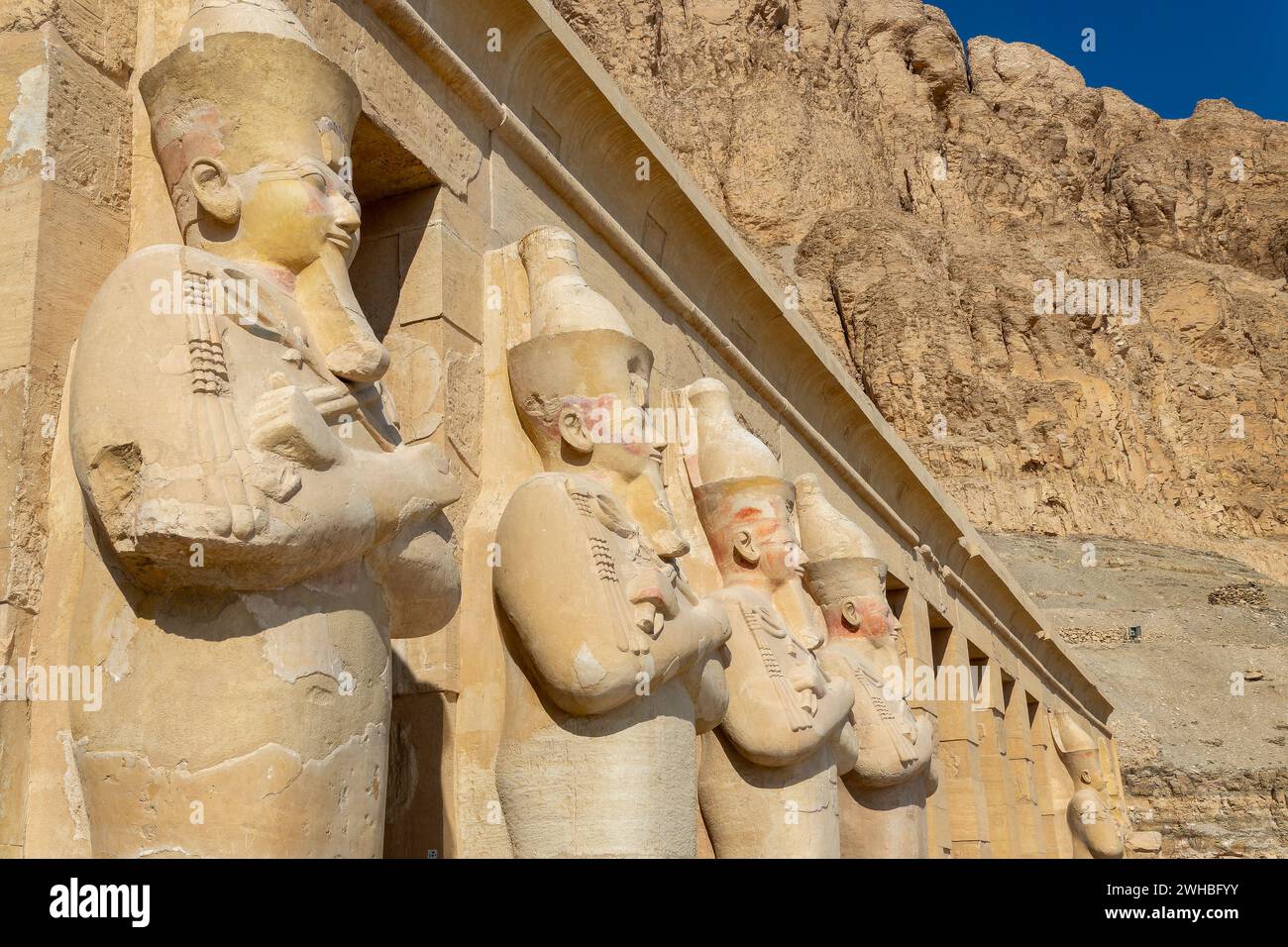 Statues d'Osiris à Deir el-Bahari ou Temple de la reine Hatshepsout à Louxor, Egypte Banque D'Images