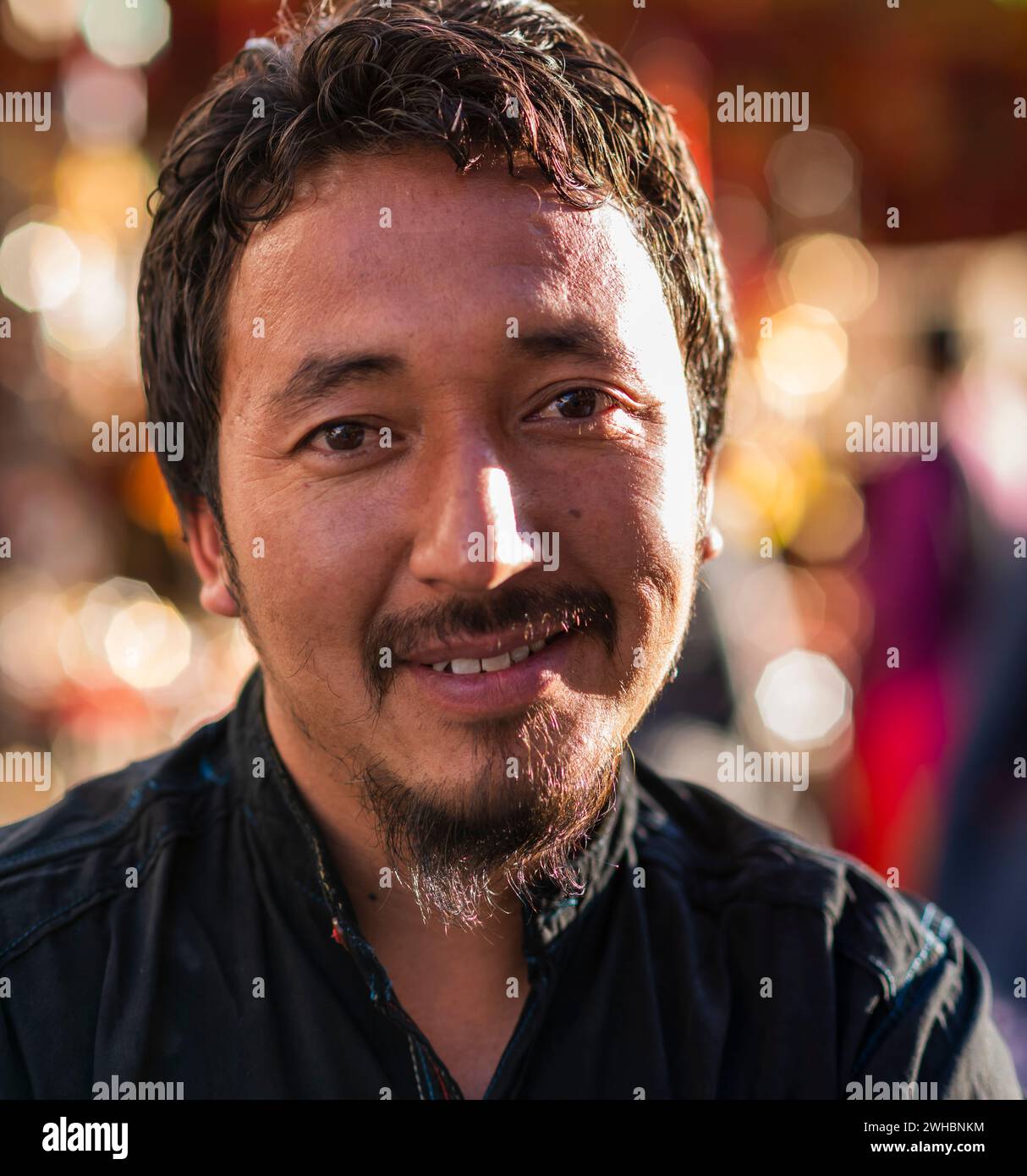 Un portrait d'un musulman Ladakhi souriant à la caméra. Banque D'Images